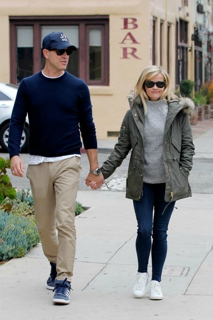 Reese Witherspoon (5'1") and Jim Toth (6'1")