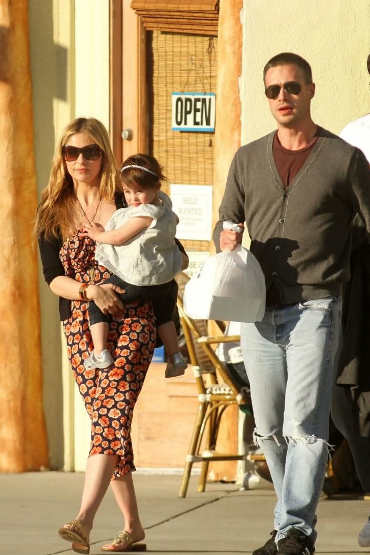 Sarah Michelle Gellar (5'2") and Freddie Prinze Jr. (6'1")