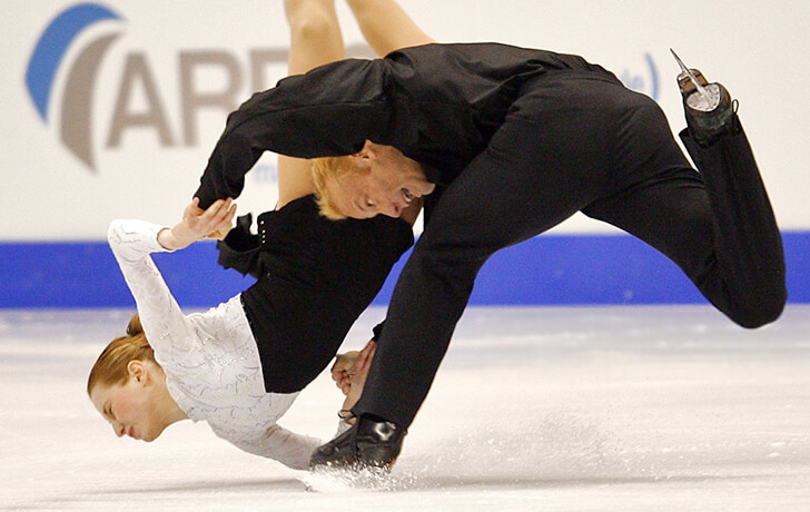 Figure Skating Slip-Up Turns Graceful Routine into an Icy Embrace