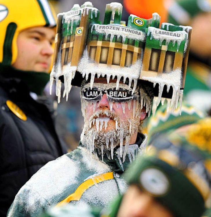 Frozen Tundra Man Braves Lambeau’s Icy Chill with Bare-Chested Packers Pride